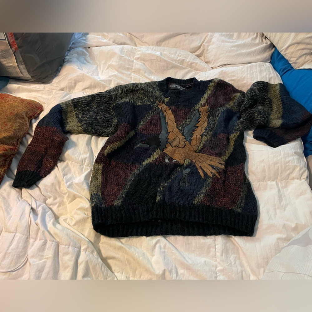 Women’s sweater with eagle